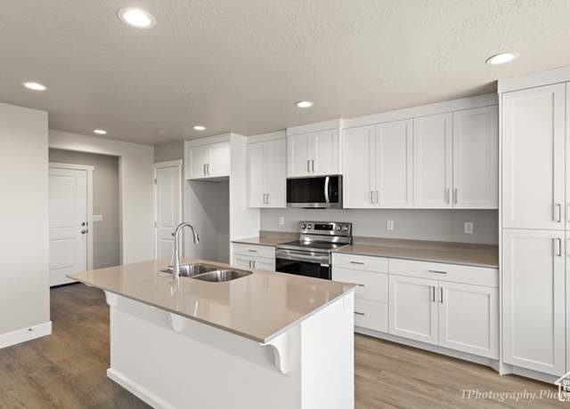Property at 535 W 2530 N #4, Cedar City, UT 84720, 3 beds, 2.5 baths