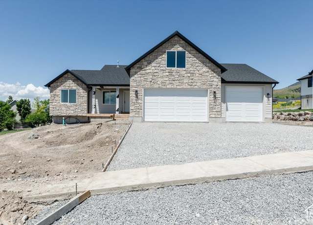 Property at 821 E 160 N, Hyde Park, UT 84318, 4 beds, 2 baths