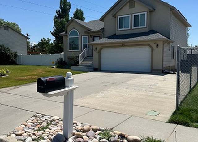 Property at 1579 W 2050 N, Clinton, UT 84015, 4 beds, 3 baths
