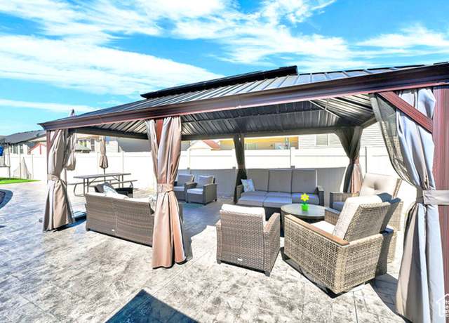 Property at 4317 S 3350 W, West Haven, UT 84401, 5 beds, 3.5 baths
