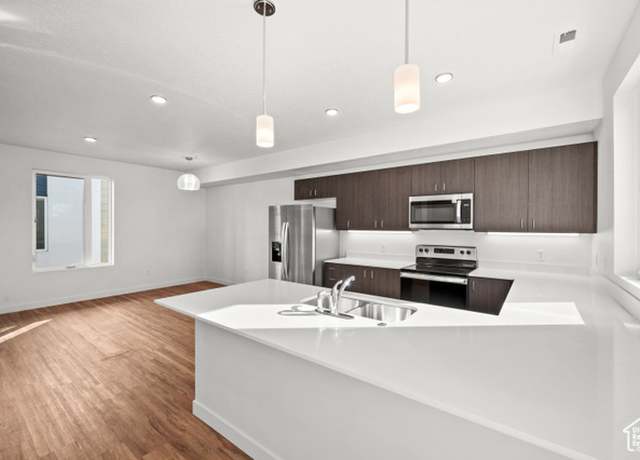 Property at 1034 W 1700 S #124, Salt Lake City, UT 84104, 2 beds, 2.5 baths