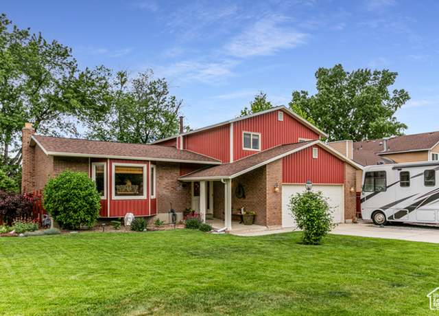 Property at 11034 S Windy Peak Ridge Dr, Sandy, UT 84094, 5 beds, 2.5 baths