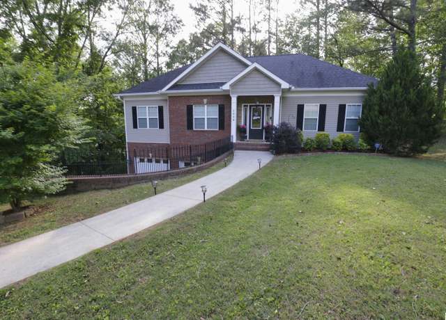 Property at 1024 Edgewood Dr, Anniston, AL 36207, 4 beds, 3 baths