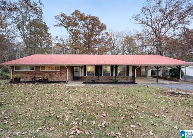 Property at 28 Meadowview Dr, Jasper, AL 35501, 3 beds, 2 baths