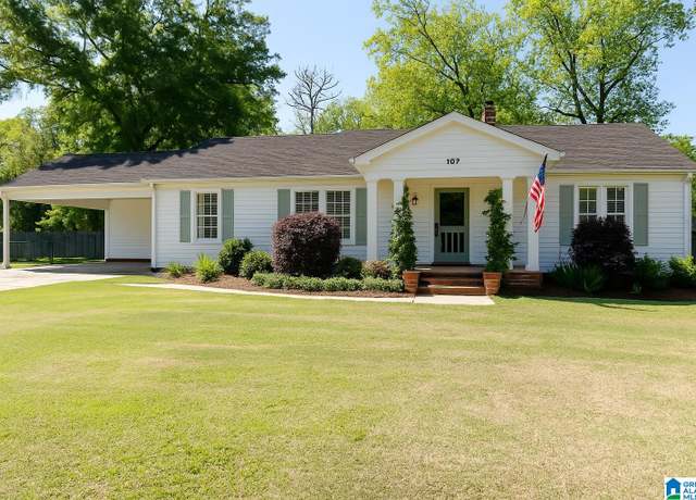 Property at 107 E Sterrett St, Columbiana, AL 35051, 3 beds, 2 baths