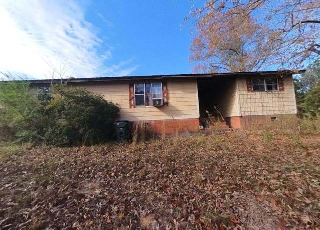 Property at 62 Milliner Ln, Sylacauga, AL 35150, 3 beds, 2 baths