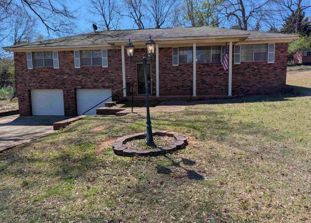 Property at 301 Willow Dr, Hueytown, AL 35023, 3 beds, 3 baths