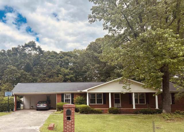Property at 1409 Danbury Ln, Anniston, AL 36207, 3 beds, 2 baths
