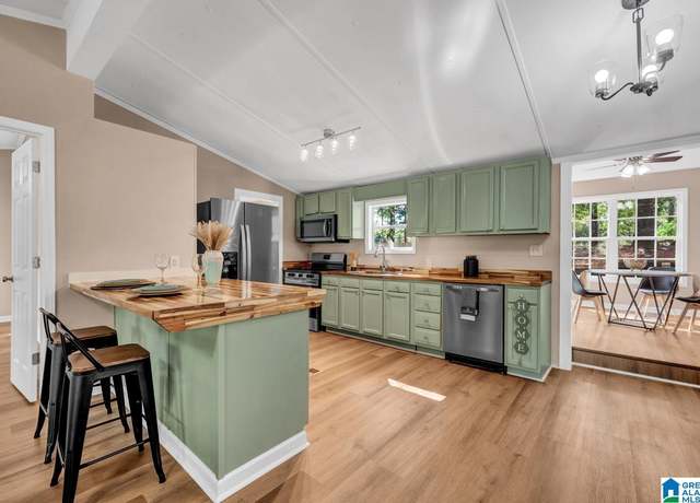 Property at 125 S Forty Xing, Woodstock, AL 35188, 4 beds, 2 baths