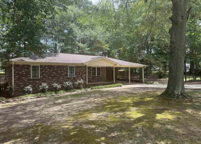Property at 210 Taylor St, Boaz, AL 35957, 3 beds, 2 baths