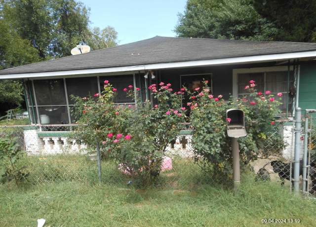 Property at 1407 27th St N, Bessemer, AL 35020, 3 beds, 1 bath