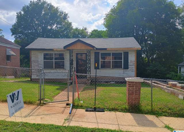 Property at 1718 Stephens Ave, Anniston, AL 36201, 3 beds, 1 bath