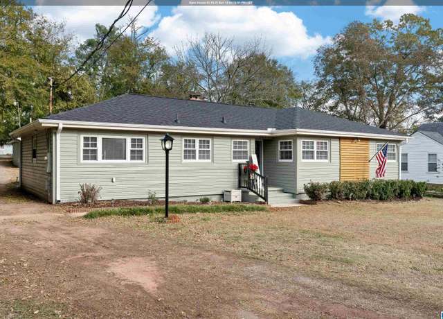 Property at 2913 19th St, Hueytown, AL 35023, 4 beds, 2.5 baths