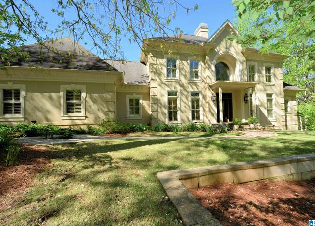 Property at 141 Kings Crest Ln, Pelham, AL 35124, 6 beds, 4.5 baths