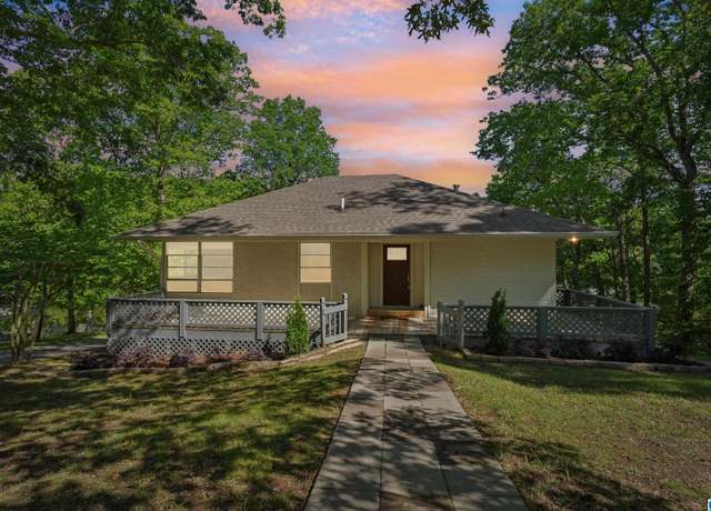 Property at 135 Sunset Blvd, Oneonta, AL 35121, 4 beds, 4 baths