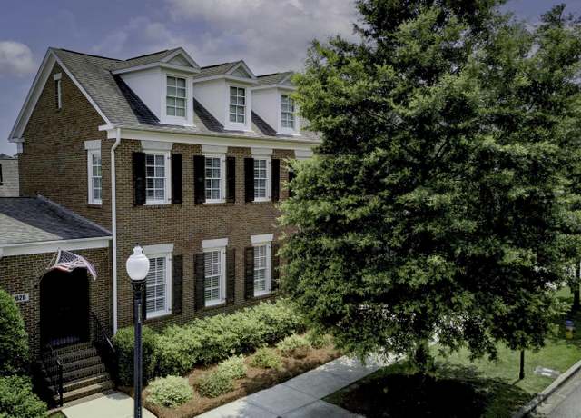 Property at 626 Preserve Pkwy, Hoover, AL 35226, 4 beds, 3.5 baths