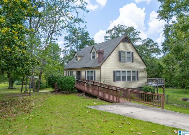 Property at 308 6th St NE, Jacksonville, AL 36265, 5 beds, 2 baths