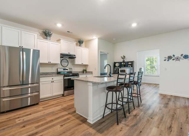 Property at 1352 Chelsea Park Trl, Chelsea, AL 35043, 3 beds, 2 baths
