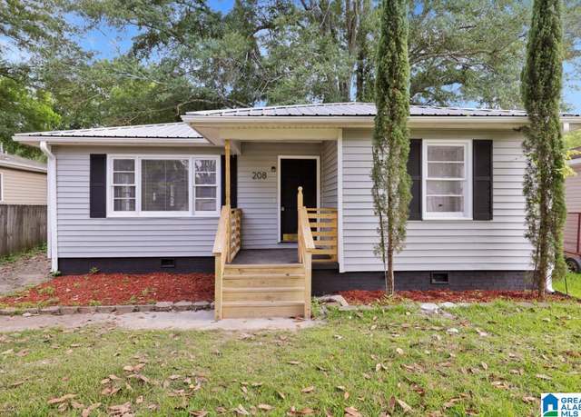 Property at 208 Lakeland Ave, Hueytown, AL 35023, 3 beds, 2 baths