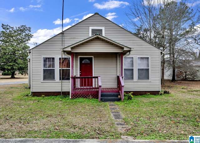 Property at 309 SE Commercial St, Hanceville, AL 35077, 3 beds, 2 baths