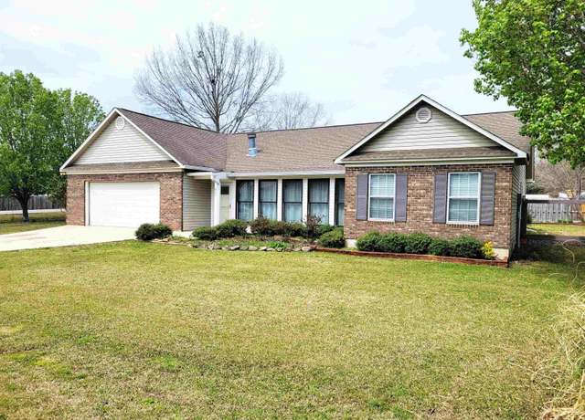 Property at 600 Mayfair Ln, Cullman, AL 35057, 4 beds, 2 baths
