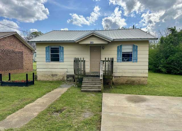 Property at 203 Noble St, Sylacauga, AL 35150, 3 beds, 1 bath