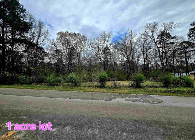 Property at 816 4th St NW, Reform, AL 35481, 3 beds, 1.5 baths