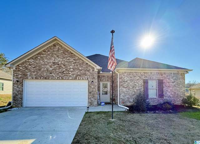Property at 474 S Pine Dr, Jasper, AL 35504, 3 beds, 2 baths