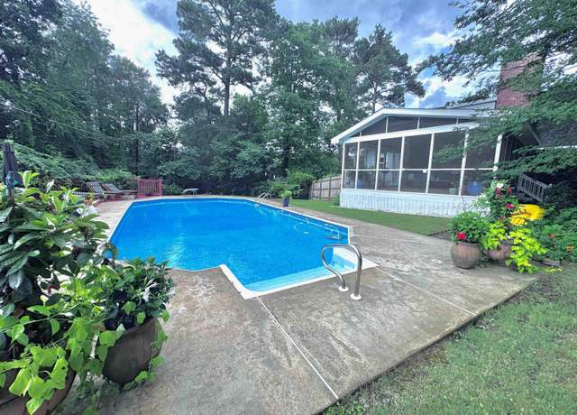 Property at 3224 Monte Doro Dr, Hoover, AL 35216, 4 beds, 3.5 baths