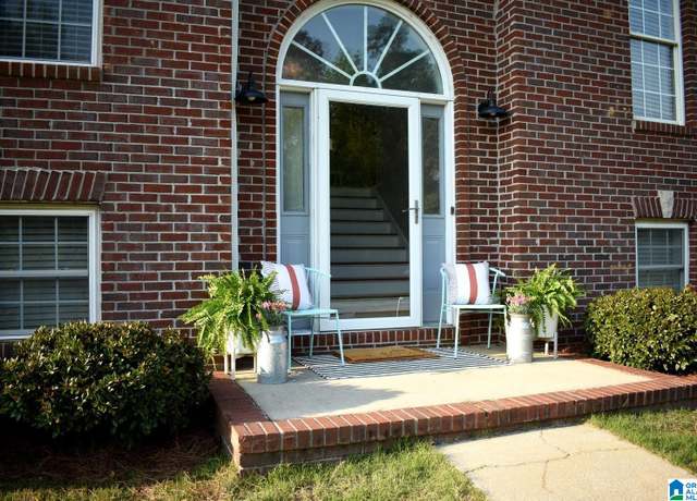 Property at 219 Briarwood St, Columbiana, AL 35051, 4 beds, 3 baths
