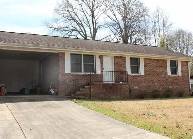 Property at 719 Mickle St, Roanoke, AL 36274, 3 beds, 1 bath