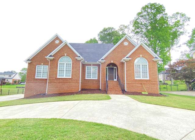 Property at 6927 Woodvale Ln, Trussville, AL 35173, 3 beds, 2 baths
