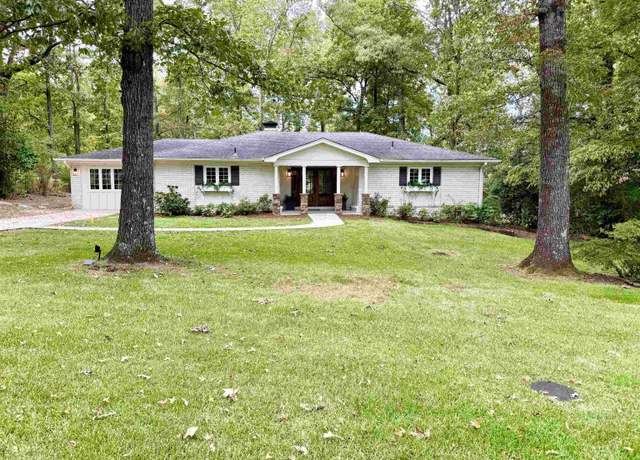 Property at 2221 Hawksbury Ln, Hoover, AL 35226, 3 beds, 2 baths