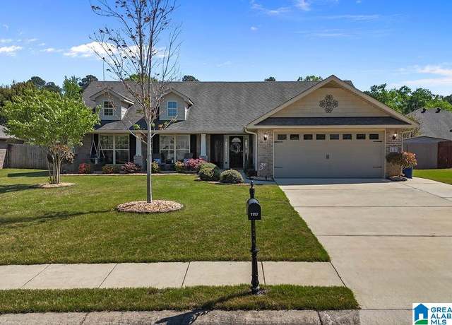 Property at 1117 Silver Creek Ln, Alabaster, AL 35007, 4 beds, 2 baths