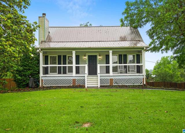Property at 75 Summit Ln, Columbiana, AL 35051, 3 beds, 2 baths