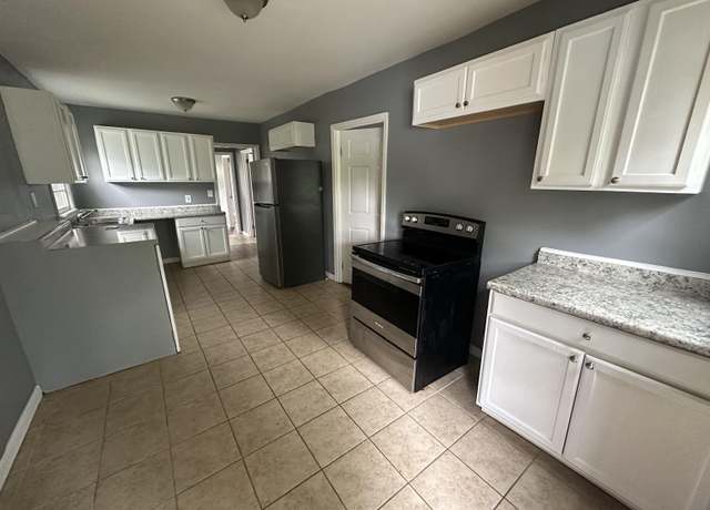 Property at 118 3rd Ave SW, Birmingham, AL 35211, 3 beds, 1 bath