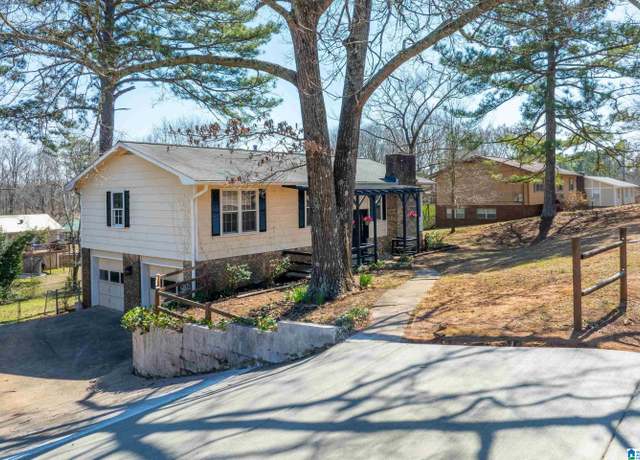 Property at 1025 Old Mill Rd, Anniston, AL 36207, 3 beds, 2 baths