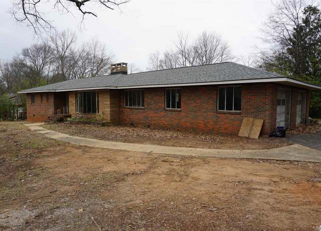 Property at 728 Bessemer Rd, Fairfield, AL 35228, 3 beds, 2 baths