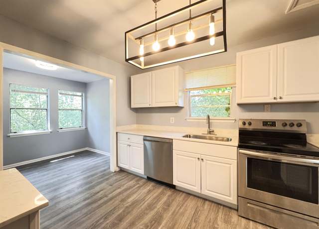 Property at 440 27th Ave NW, Center Point, AL 35215, 3 beds, 2 baths