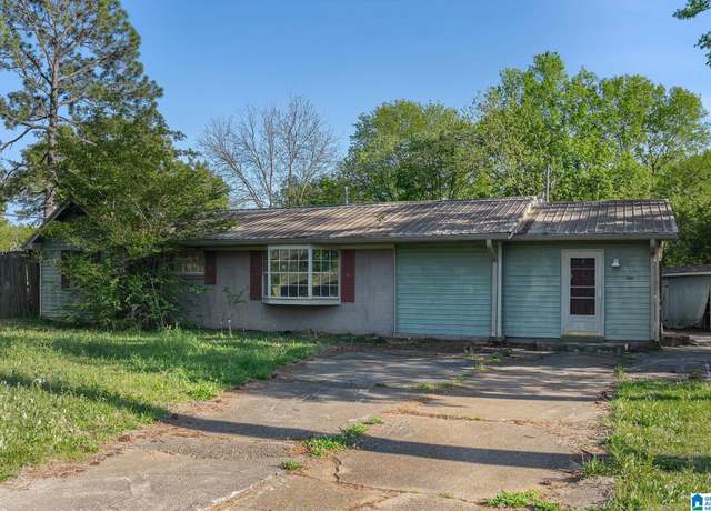 Property at 1501 Collier Dr, Midfield, AL 35228, 4 beds, 1 bath