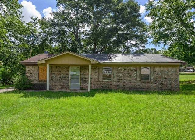 Property at 109 Lilly St, Clanton, AL 35045, 3 beds, 1 bath