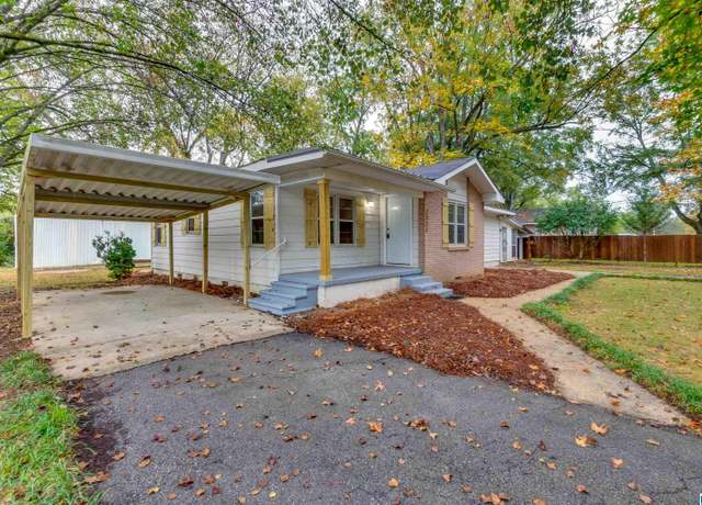 Property at 1821 20th St, Calera, AL 35040, 3 beds, 2 baths