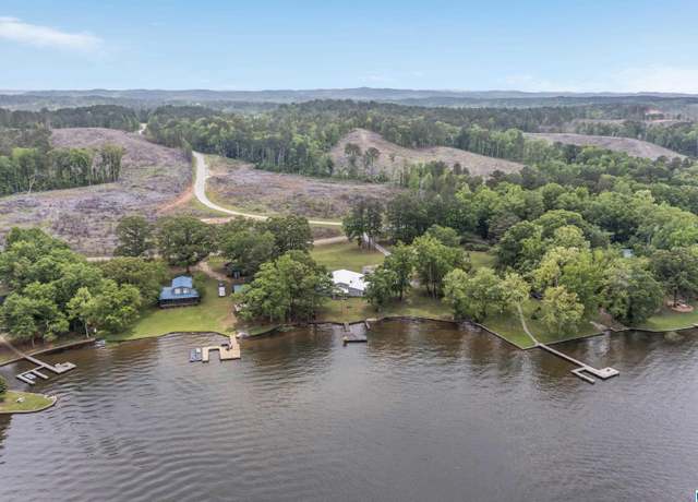Property at 1035 Lake Dr, Sylacauga, AL 35151, 4 beds, 3.5 baths
