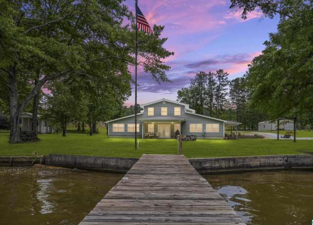 Property at 1035 Lake Dr, Sylacauga, AL 35151, 4 beds, 3.5 baths