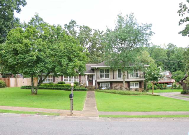 Property at 1605 Hays Cir, Vestavia Hills, AL 35216, 4 beds, 3.5 baths
