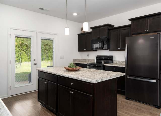 Property at 1575 Baxter Ave, Springville, AL 35146, 4 beds, 2.5 baths