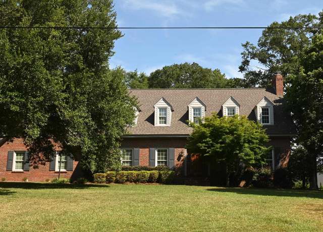 Property at 104 Clokey Dr, Gadsden, AL 35901, 4 beds, 3.5 baths