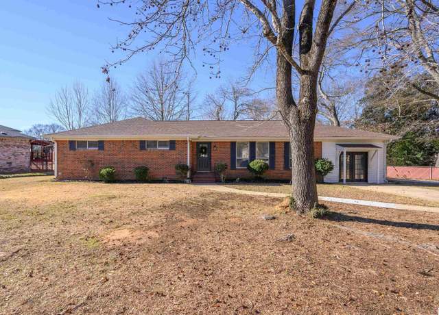 Property at 1007 Parkmoor Dr, Hueytown, AL 35023, 4 beds, 2 baths