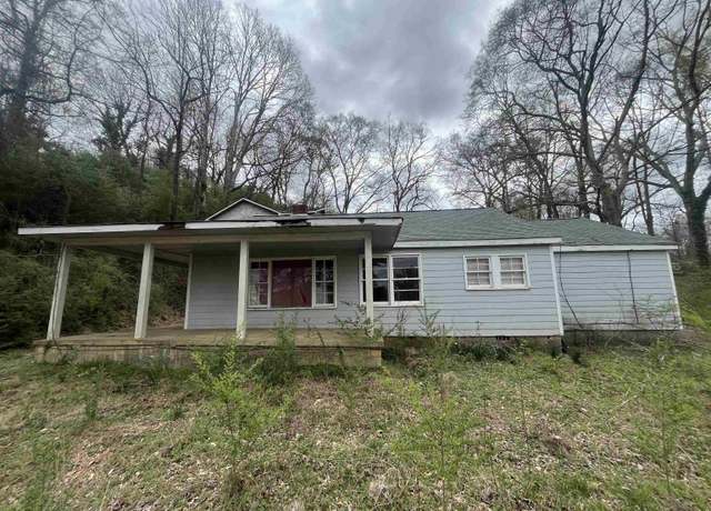 Property at 214 Parker Blvd, Weaver, AL 36277, 3 beds, 2 baths