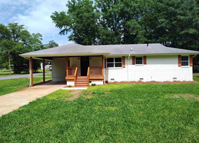 Property at 700 SW 8th Ave, Childersburg, AL 35044, 2 beds, 2 baths